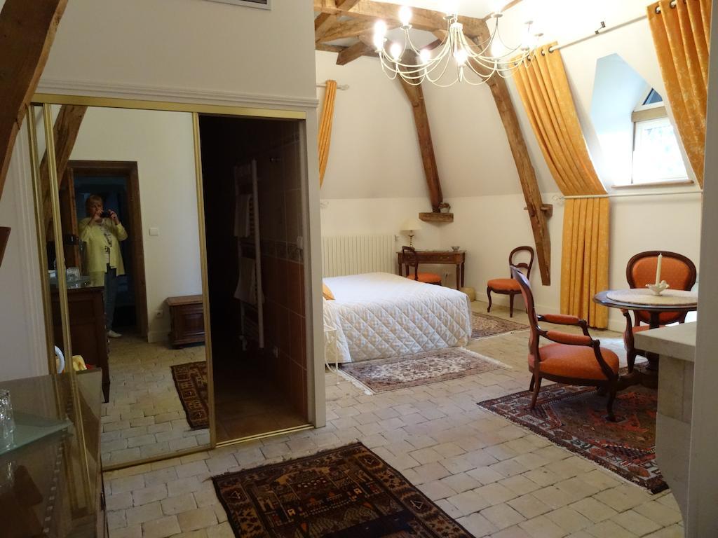 Bed and Breakfast Gentilhommiere De Collonges Prissé Habitación foto
